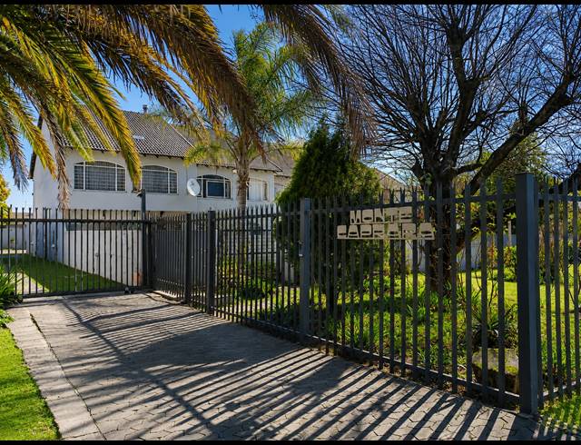 4 BEDROOM TOWNHOUSE FOR SALE IN THREE RIVERS